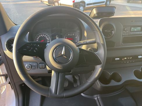 Used 2025 Mercedes-Benz Sprinter 2500 image 13