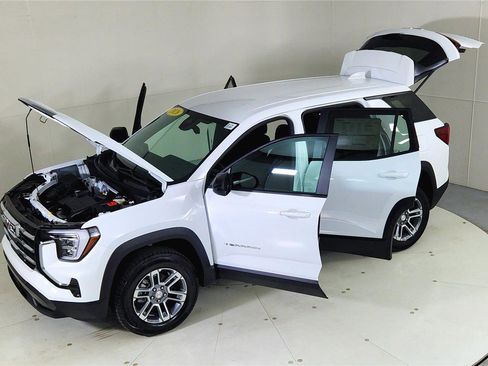 Used 2026 GMC Terrain Elevation image 25