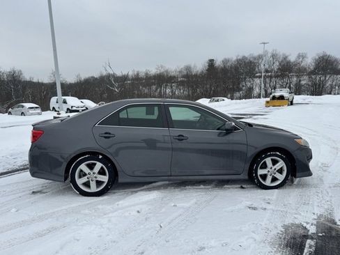 Used 2012 Toyota Camry SE image 2