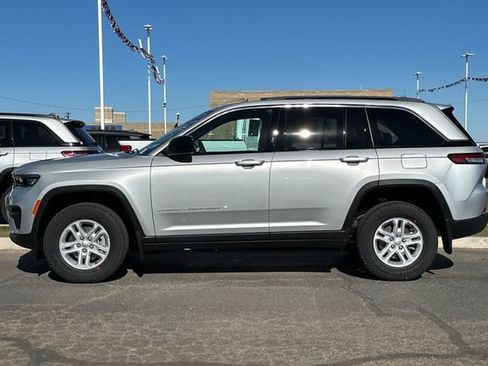 New 2025 Jeep Grand Cherokee Laredo w/ MOPAR Finishing Package image 9