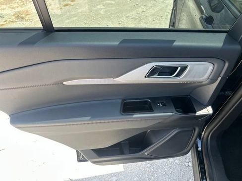 New 2026 Ford Explorer Active w/ Active Comfort Package AWD/4WD image 18