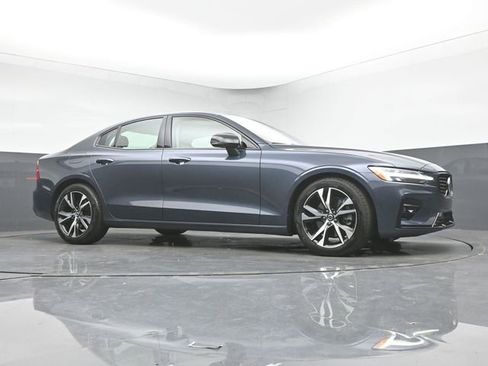 Used 2024 Volvo S60 B5 Core w/ Climate Package image 32