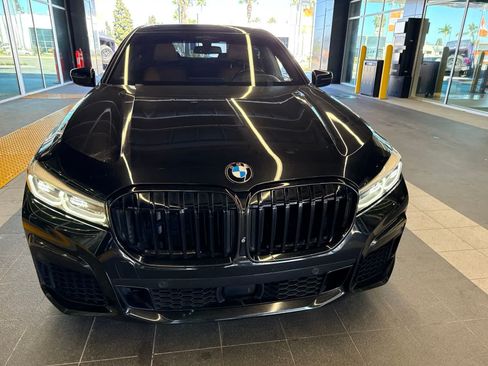 Used 2021 BMW 750i xDrive w/ Autobahn Package AWD/4WD image 4