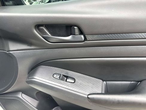 Used 2025 Nissan Altima 2.5 S FWD image 15