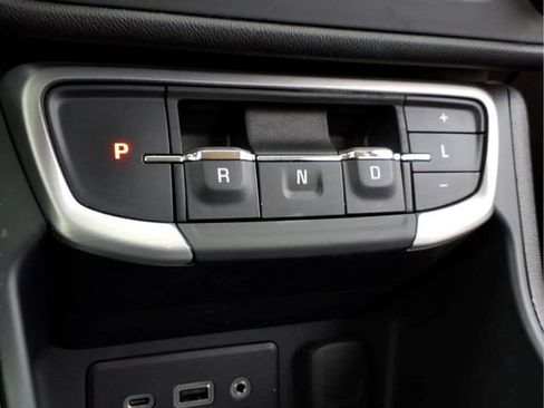 Used 2024 GMC Terrain SLE FWD image 13