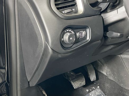 Used 2022 Jeep Renegade Latitude AWD/4WD image 10