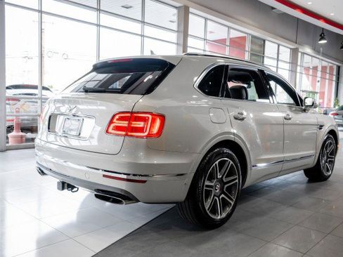 Used 2018 Bentley Bentayga image 5