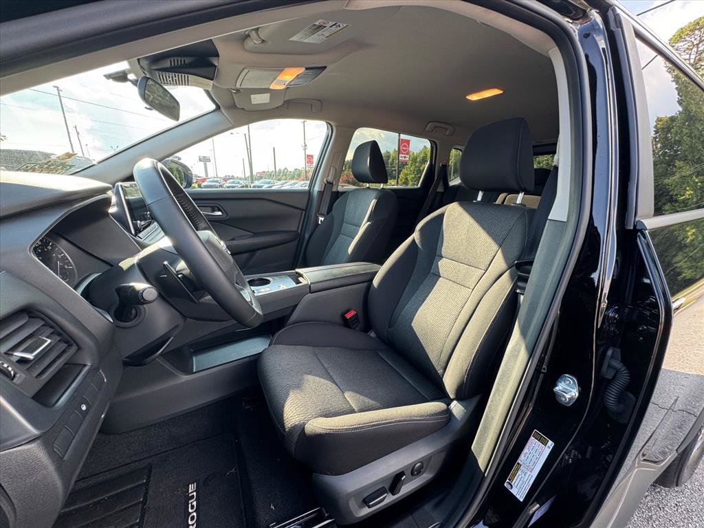 Certified 2026 Nissan Rogue SV FWD image 17