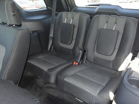 Used 2018 Ford Explorer XLT w/ Equipment Group 201A image 23