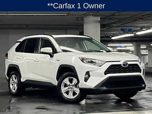 Used 2020 Toyota RAV4 XLE w/ Convenience Package AWD/4WD image 3