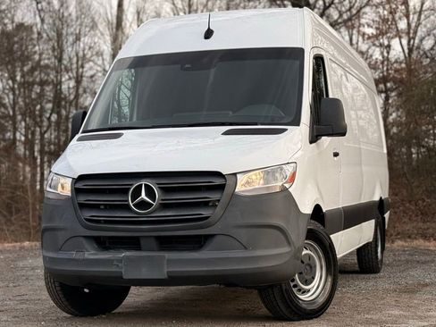 Used 2022 Mercedes-Benz Sprinter 2500 image 1