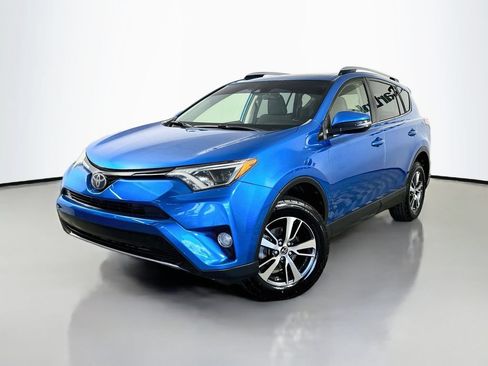 Used 2018 Toyota RAV4 XLE FWD image 3