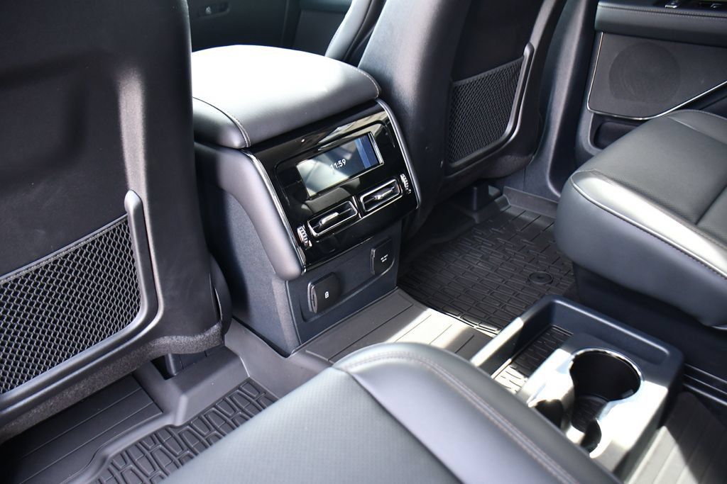 Used 2026 Lincoln Aviator AWD image 24