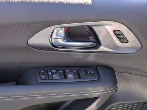 New 2026 Chrysler Pacifica Select image 11