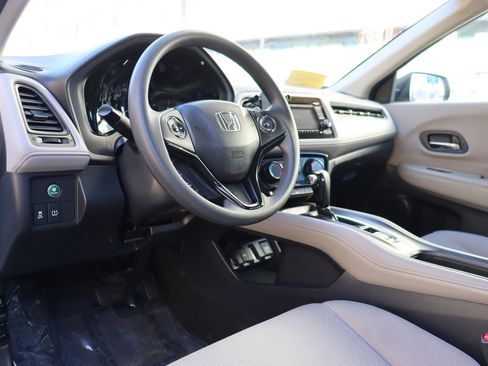 Used 2017 Honda HR-V LX image 10