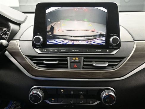 Used 2024 Nissan Altima 2.5 SV image 12