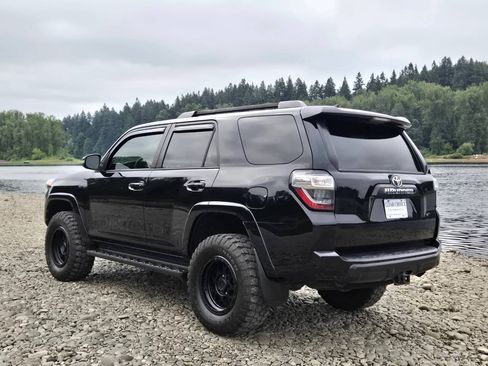 Used 2015 Toyota 4Runner Trail Premium AWD/4WD image 10