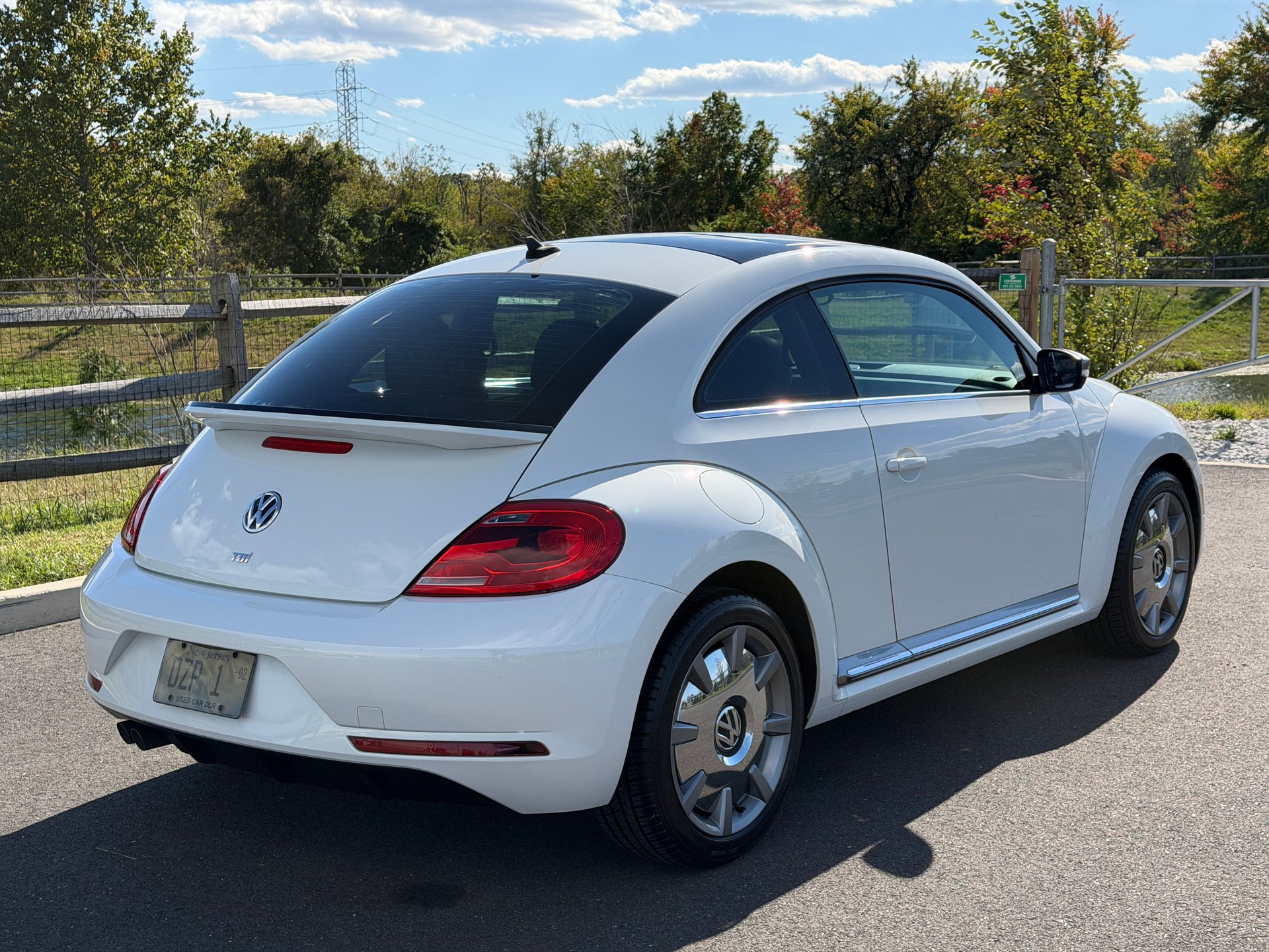 Used 2014 Volkswagen Beetle TDI FWD image 19