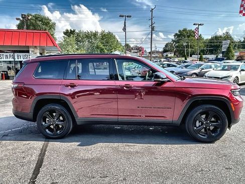 Used 2024 Jeep Grand Cherokee L Laredo image 9