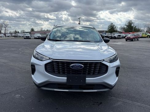 Used 2025 Ford Escape Active AWD/4WD image 3