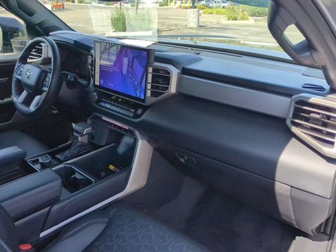 Used 2025 Toyota Tundra Limited AWD/4WD image 33