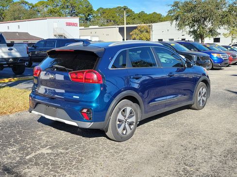 Certified 2021 Kia Niro LX image 6