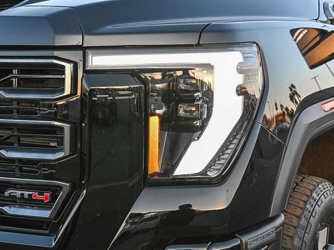 Used 2025 GMC Sierra 2500 AT4 AWD/4WD image 4