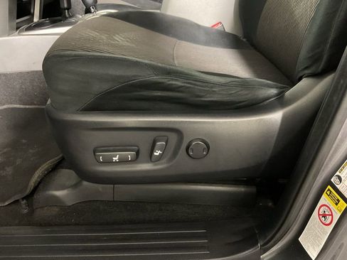 Used 2011 Toyota 4Runner SR5 w/ Convenience Pkg image 18