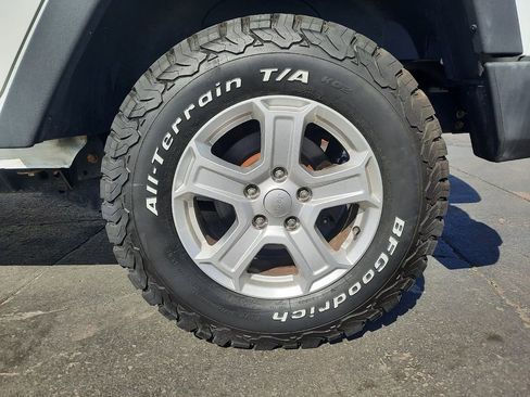 Used 2016 Jeep Wrangler Unlimited Sport w/ Quick Order Package 24S AWD/4WD image 17