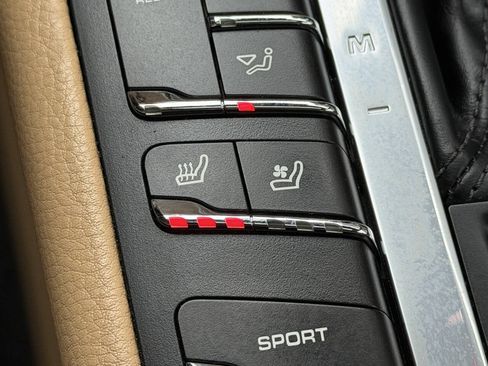 Used 2018 Porsche Macan AWD/4WD image 33