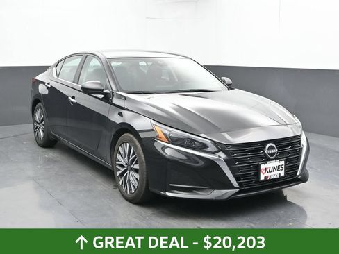 Used 2025 Nissan Altima 2.5 SV FWD image 7