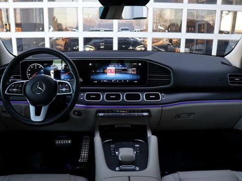 Used 2021 Mercedes-Benz GLS 580 4MATIC image 14