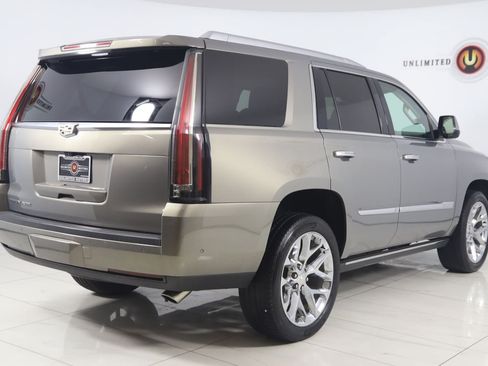 Used 2019 Cadillac Escalade Premium Luxury AWD/4WD image 3