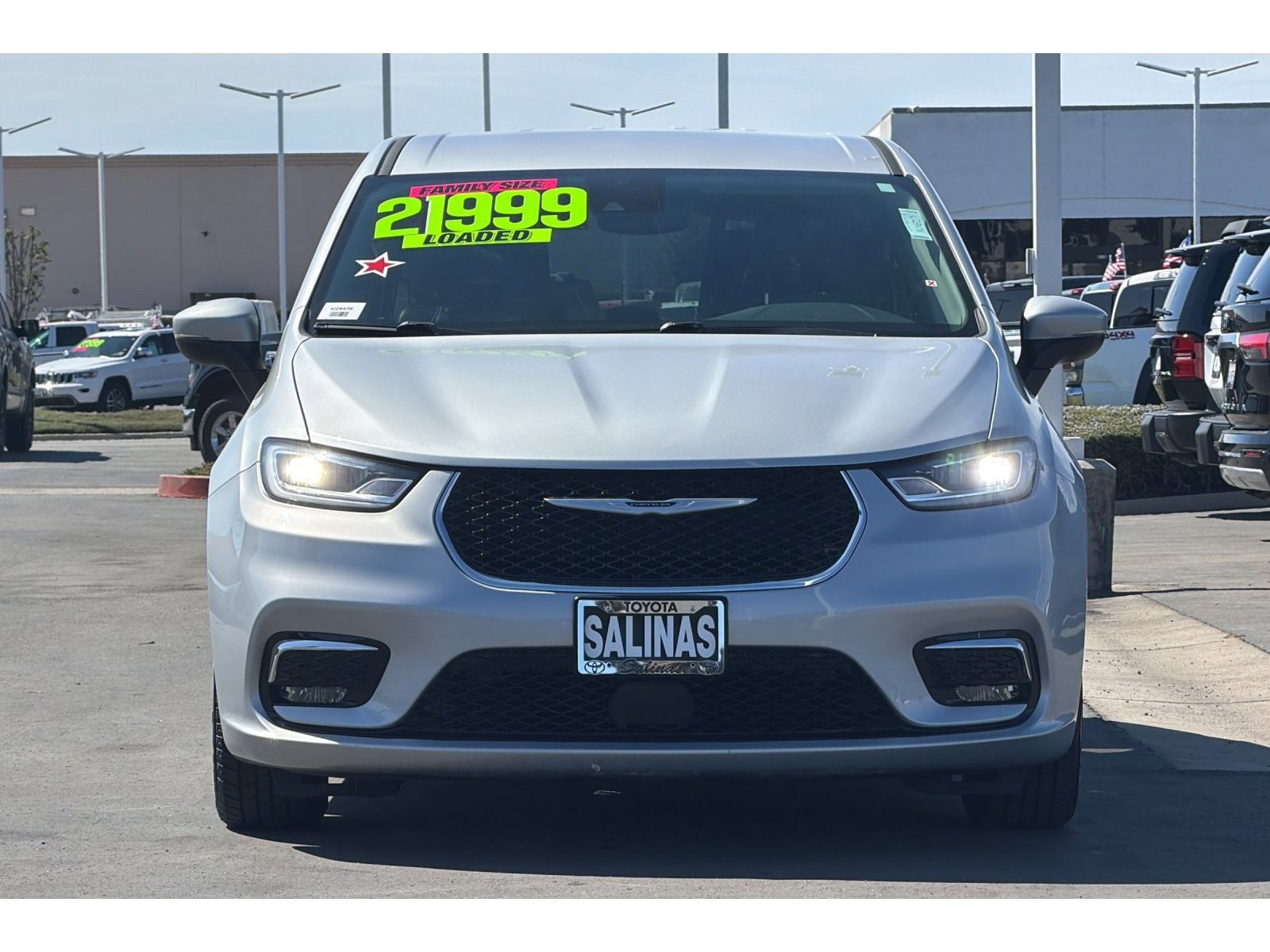 Used 2023 Chrysler Pacifica Touring-L FWD image 9