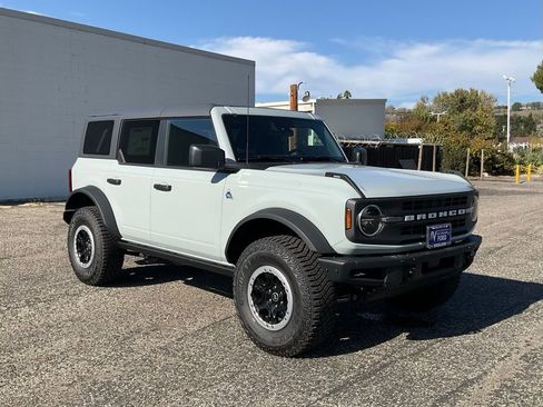 Certified 2024 Ford Bronco Black Diamond w/ Sasquatch Package image 8