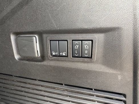 Used 2025 GMC Yukon Denali AWD/4WD image 38