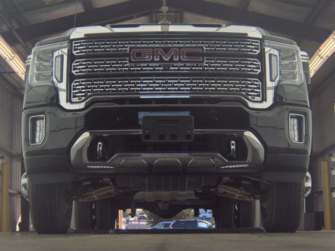 Used 2022 GMC Sierra 3500 Denali image 3