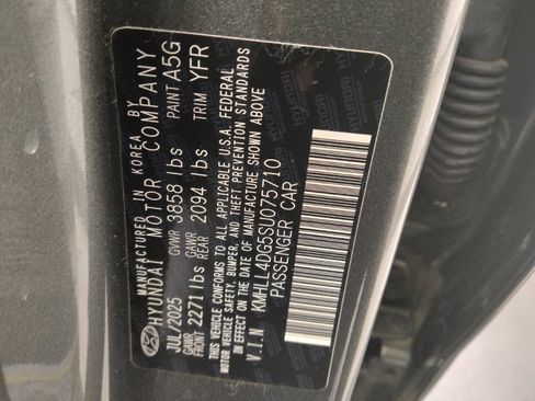 Used 2025 Hyundai Elantra SE FWD image 33