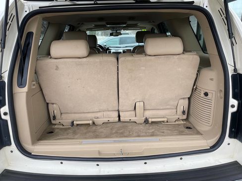 Used 2010 Cadillac Escalade Premium image 12