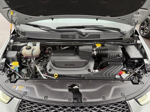 Used 2024 Chrysler Pacifica Touring-L FWD image 10
