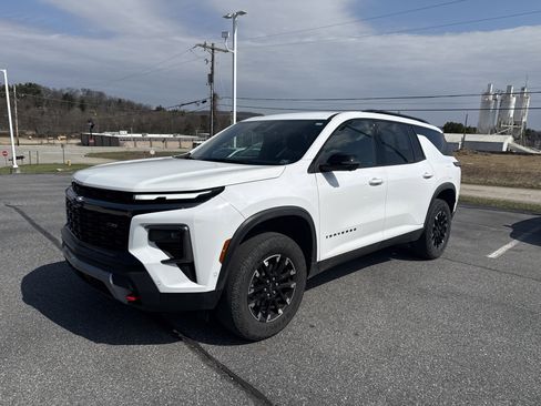 Used 2024 Chevrolet Traverse Z71 w/ Enhanced Driving Package image 7