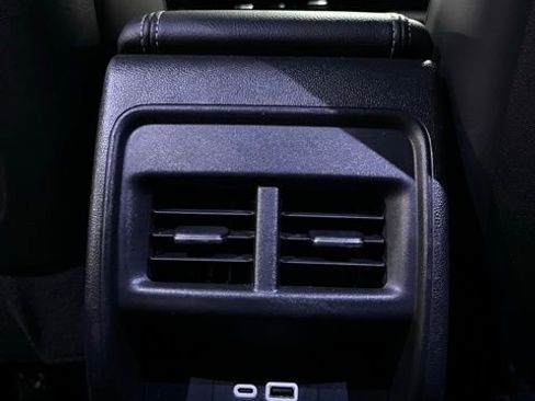 Used 2024 Cadillac XT4 Premium Luxury image 28