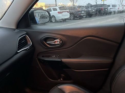 Used 2023 Jeep Cherokee Altitude Lux AWD/4WD image 29