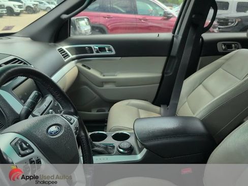 Used 2013 Ford Explorer XLT AWD/4WD image 3