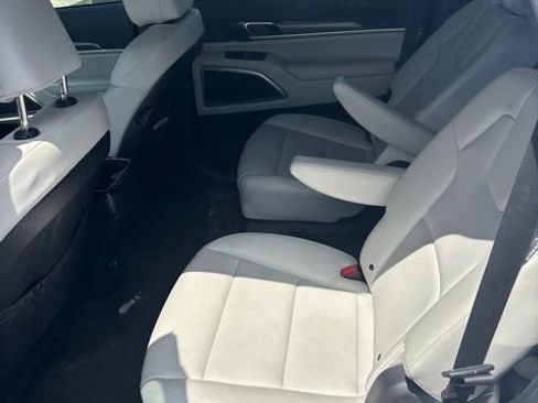 Used 2024 Kia Telluride S w/ S Sunroof Package FWD image 9