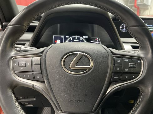 Used 2022 Lexus UX 200 w/ Accessory Package (Z2) image 18