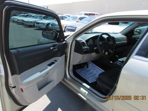 Used 2006 Chrysler 300 w/ Sound Group image 10