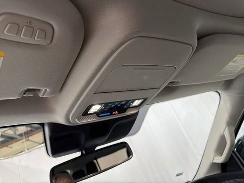 Used 2025 Ford Expedition Platinum image 20