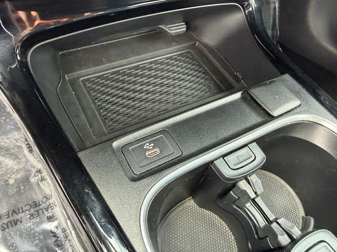 Used 2025 Mercedes-Benz CLA 250 image 23