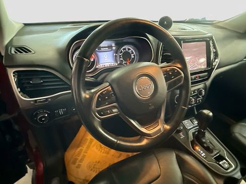 Used 2019 Jeep Cherokee Limited image 12